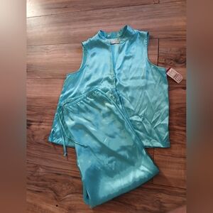 Valerie Stevens Turquoise Satin Pajama Set. Size Petite S